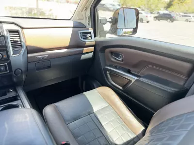 Nissan TITAN 2016