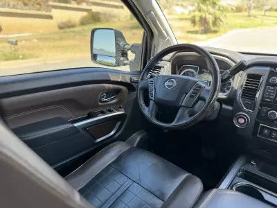 Nissan TITAN 2016