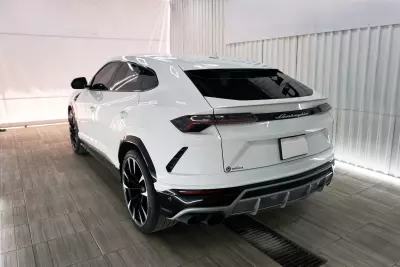 Lamborghini URUS 2021