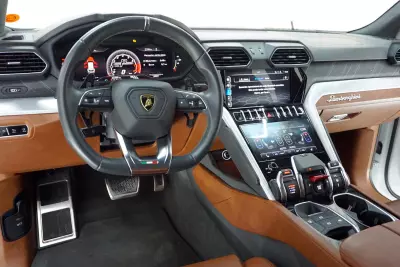 Lamborghini URUS 2021