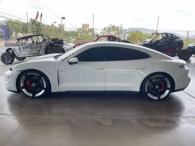 Porsche Taycan 2022