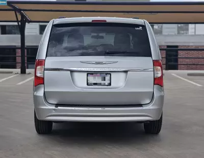Chrysler Town & Country Minivan 2012