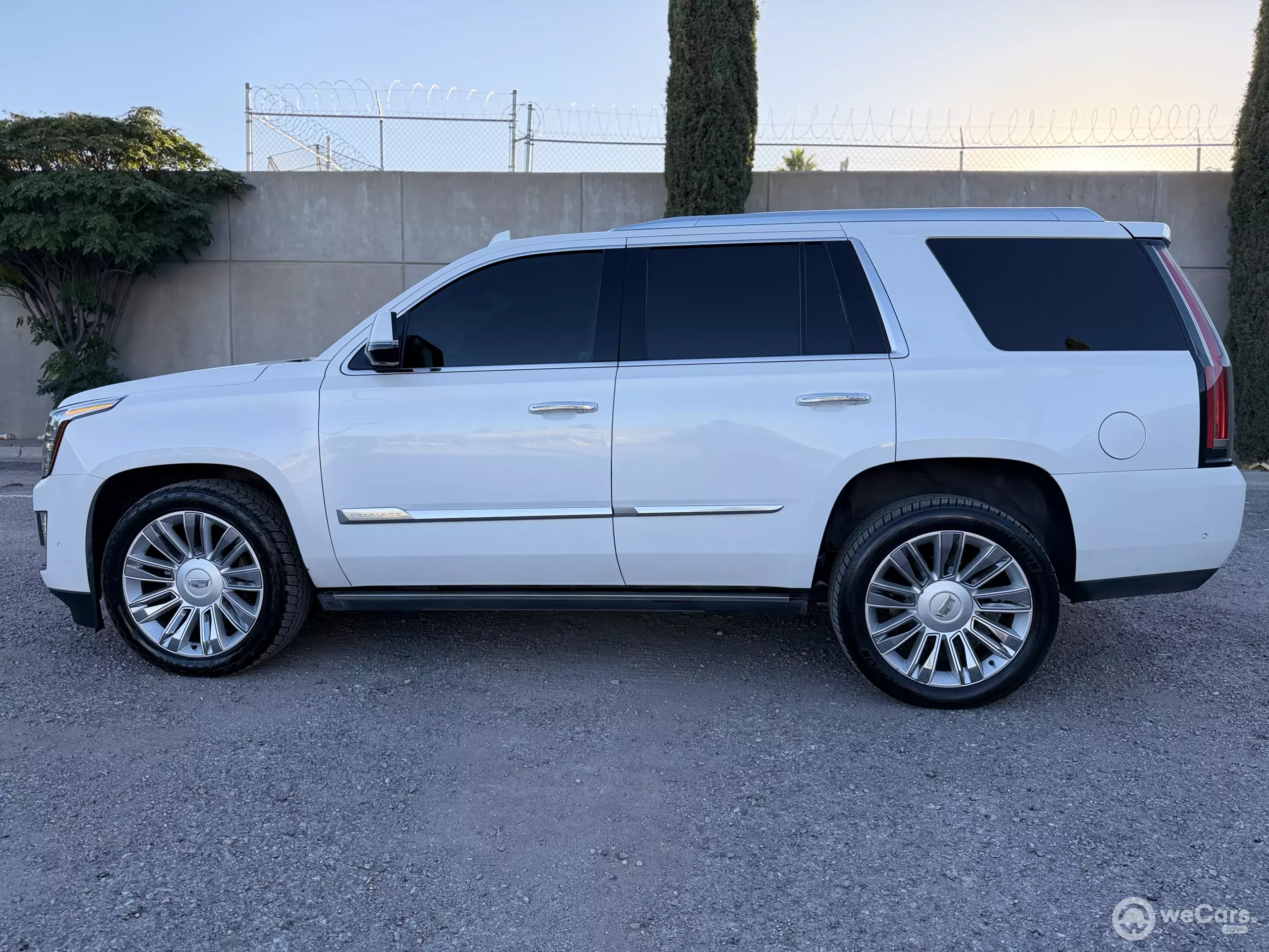 Cadillac Escalade VUD