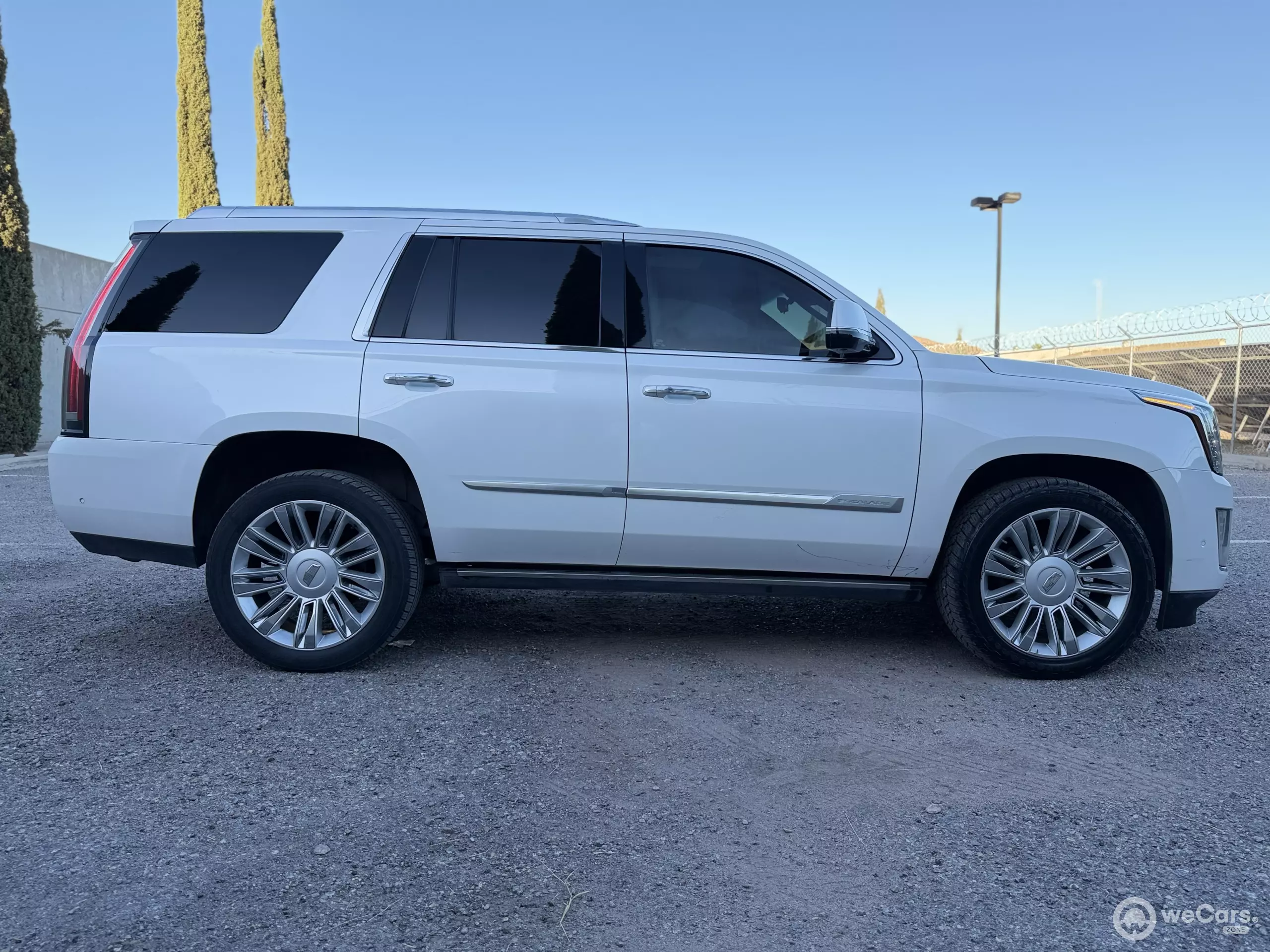 Cadillac Escalade VUD