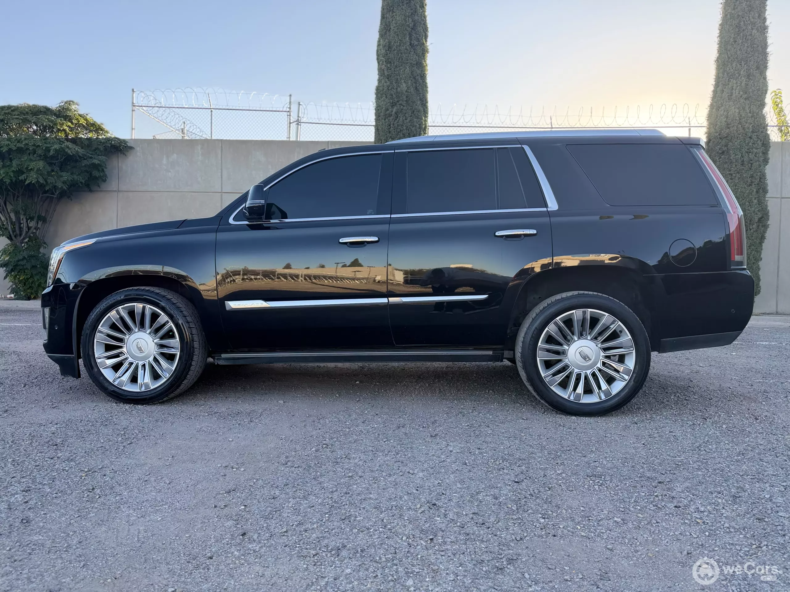 Cadillac Escalade VUD
