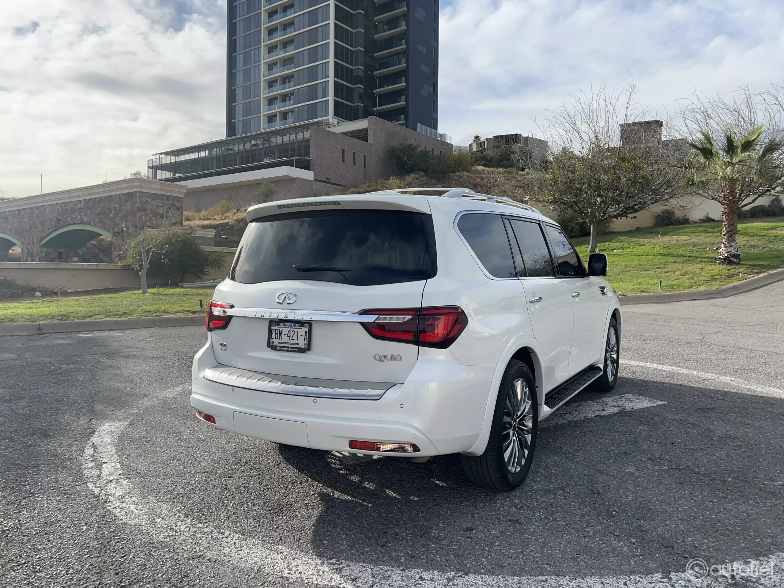 Infiniti QX80 VUD