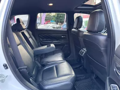 Mitsubishi Outlander VUD 2020
