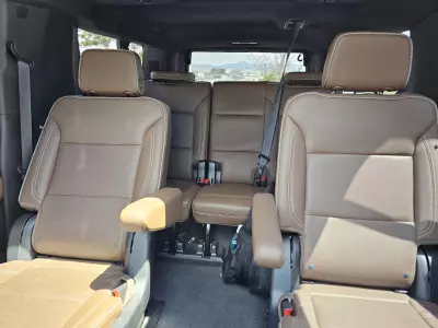 Chevrolet Suburban VUD 2023