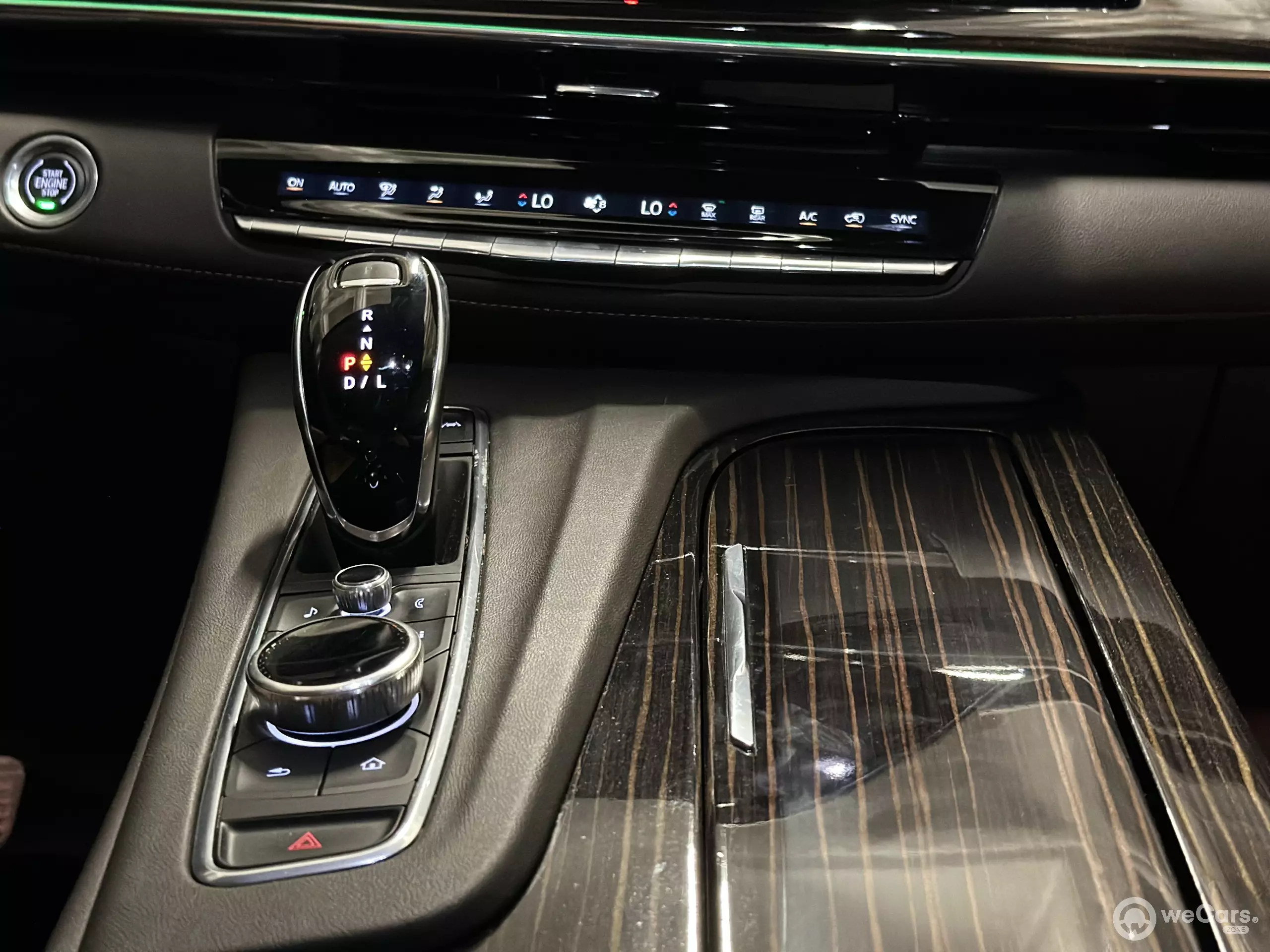 Cadillac Escalade VUD