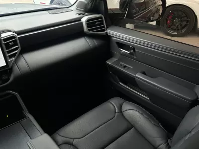 Toyota Sequoia VUD 2024