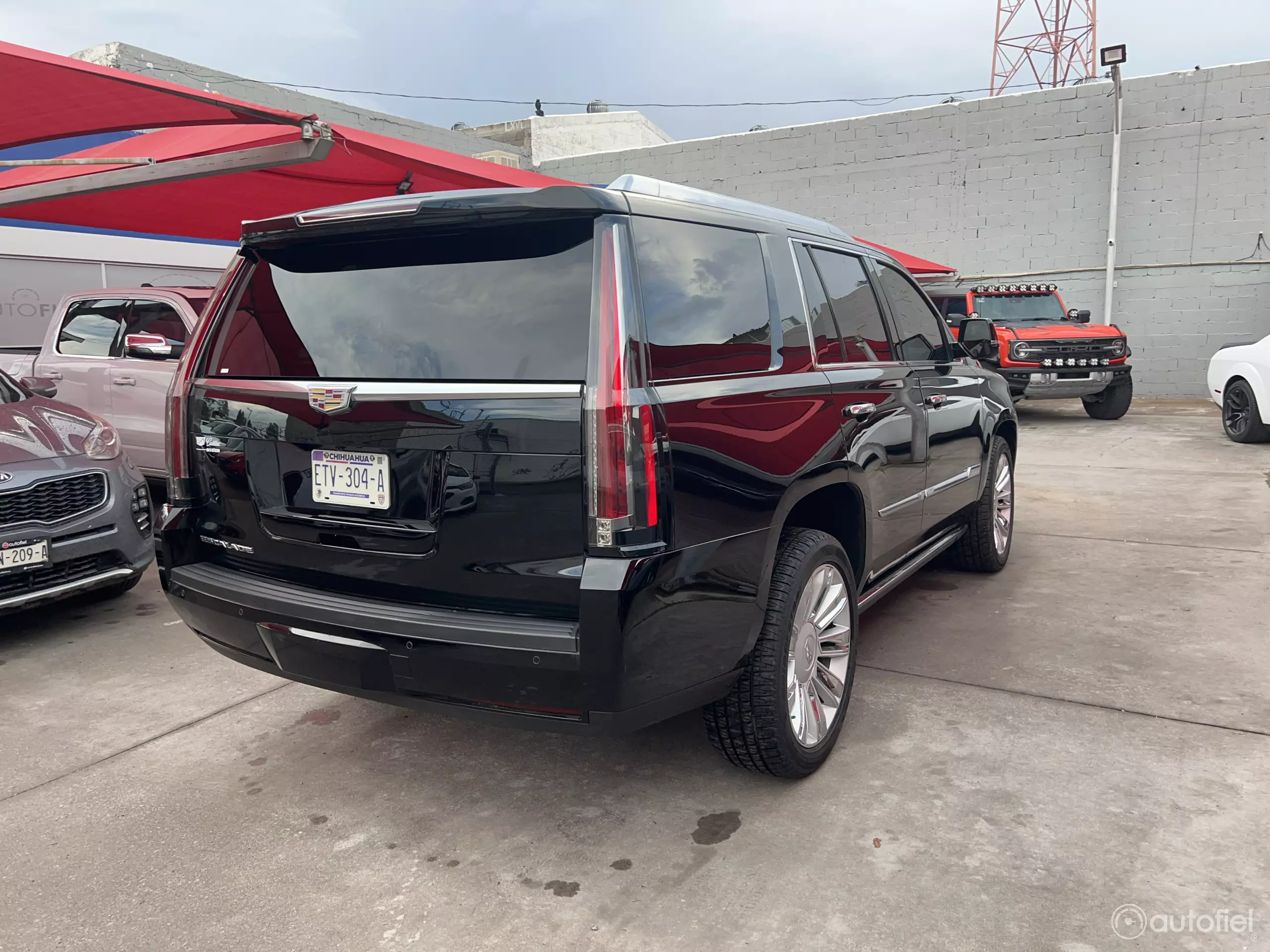 Cadillac Escalade VUD