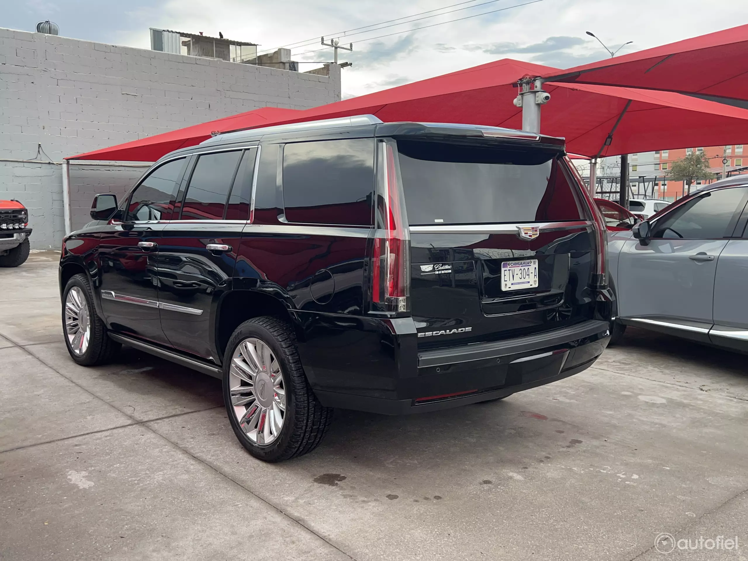 Cadillac Escalade VUD