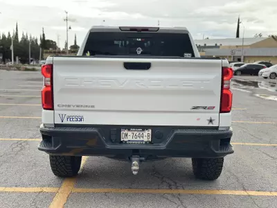 Chevrolet Cheyenne Pick-Up 2023