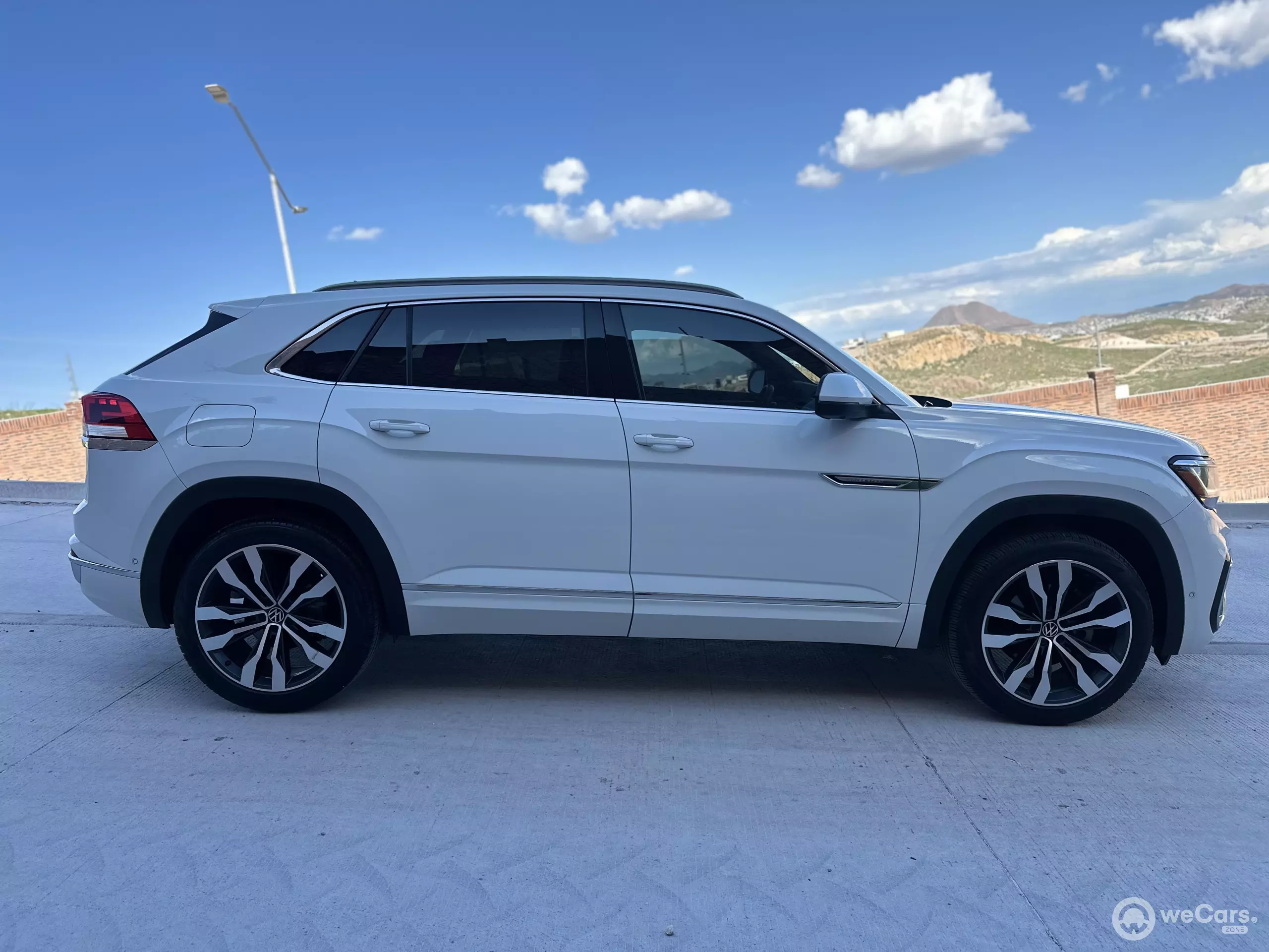 Volkswagen Cross Sport VUD