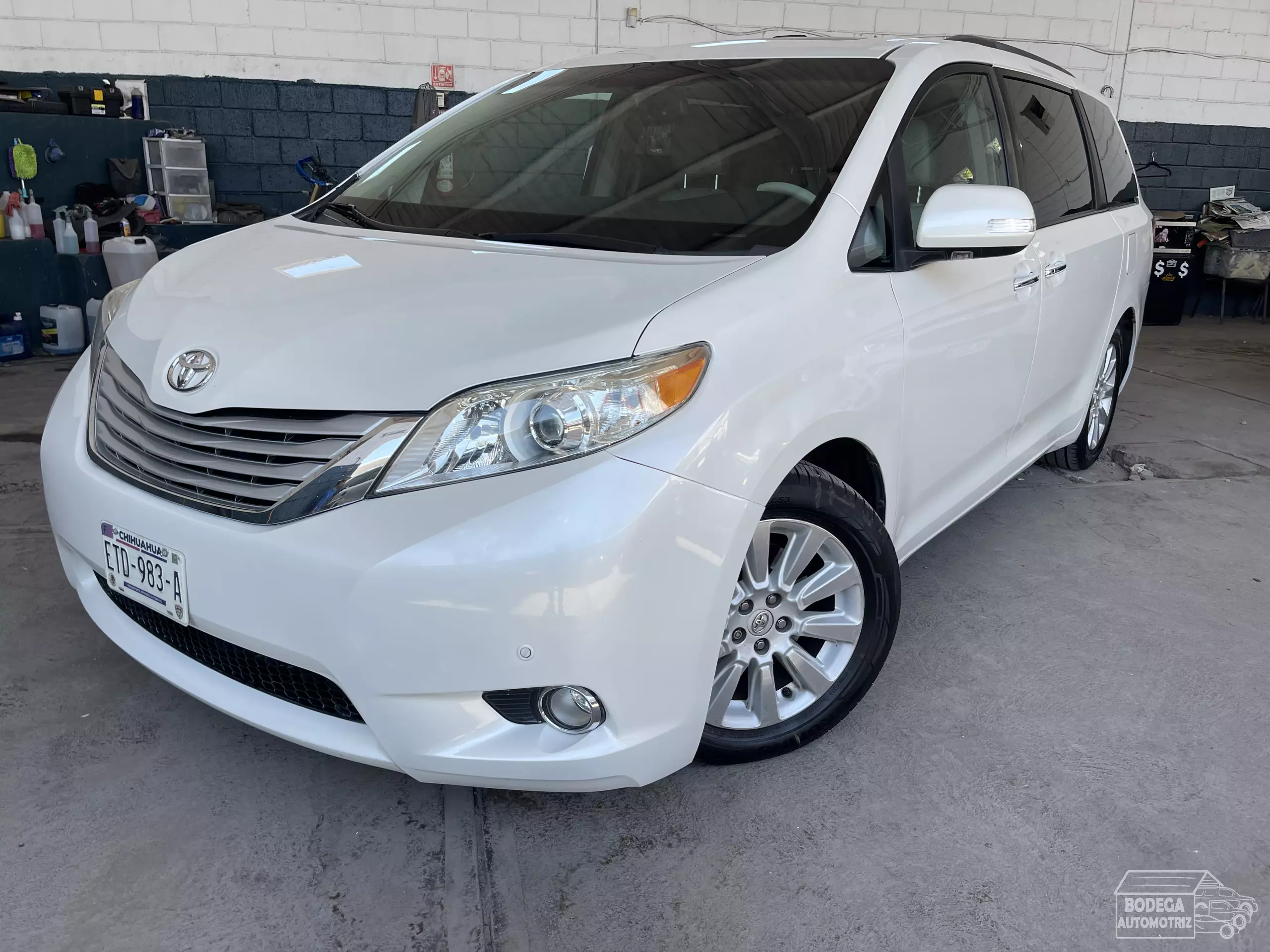 Toyota Sienna Minivan 2013