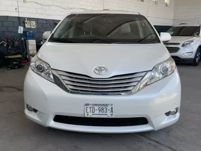 Toyota Sienna Minivan 2013