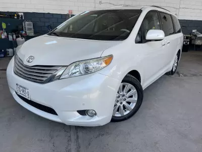 Toyota Sienna Minivan 2013