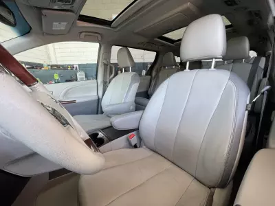 Toyota Sienna Minivan 2013