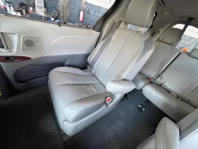 Toyota Sienna Minivan 2013