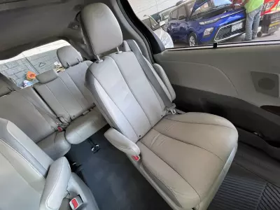 Toyota Sienna Minivan 2013