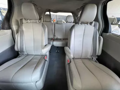 Toyota Sienna Minivan 2013