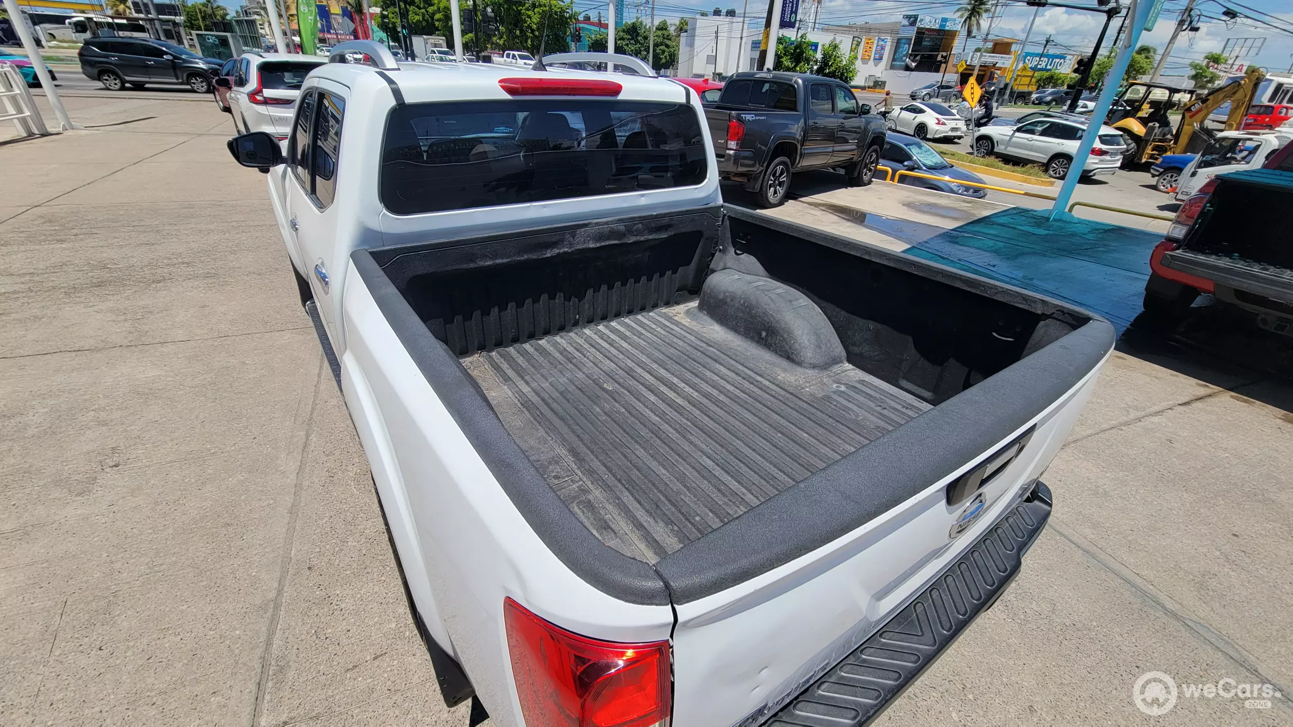 Nissan NP 300 Frontier Pick-Up