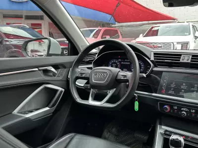 Audi Q3 VUD 2023