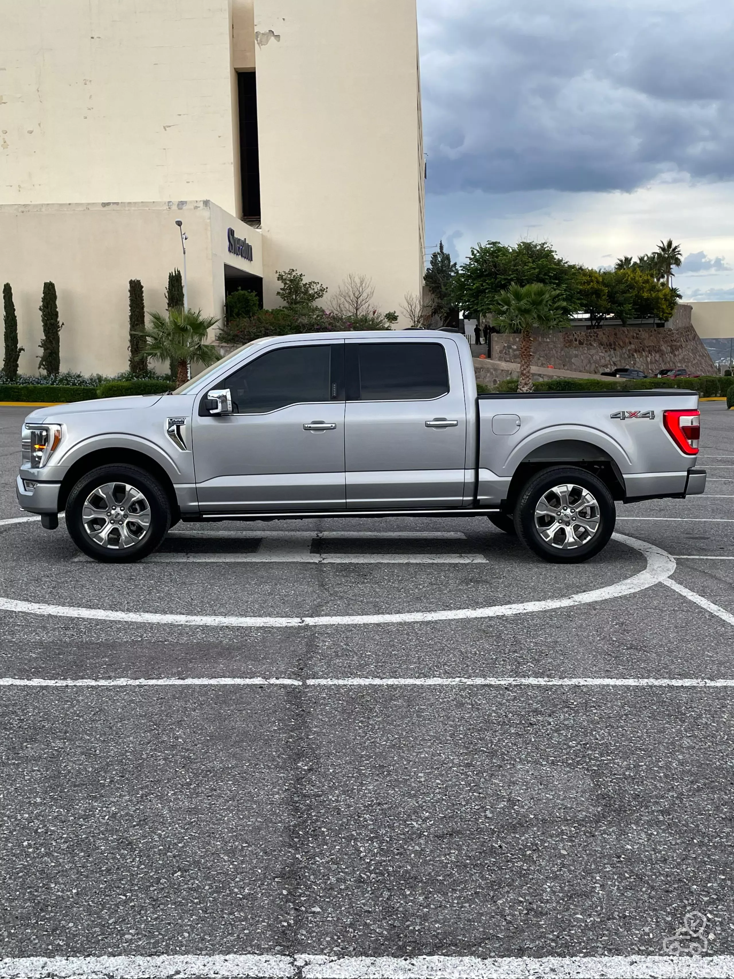 Ford Lobo Pick-Up