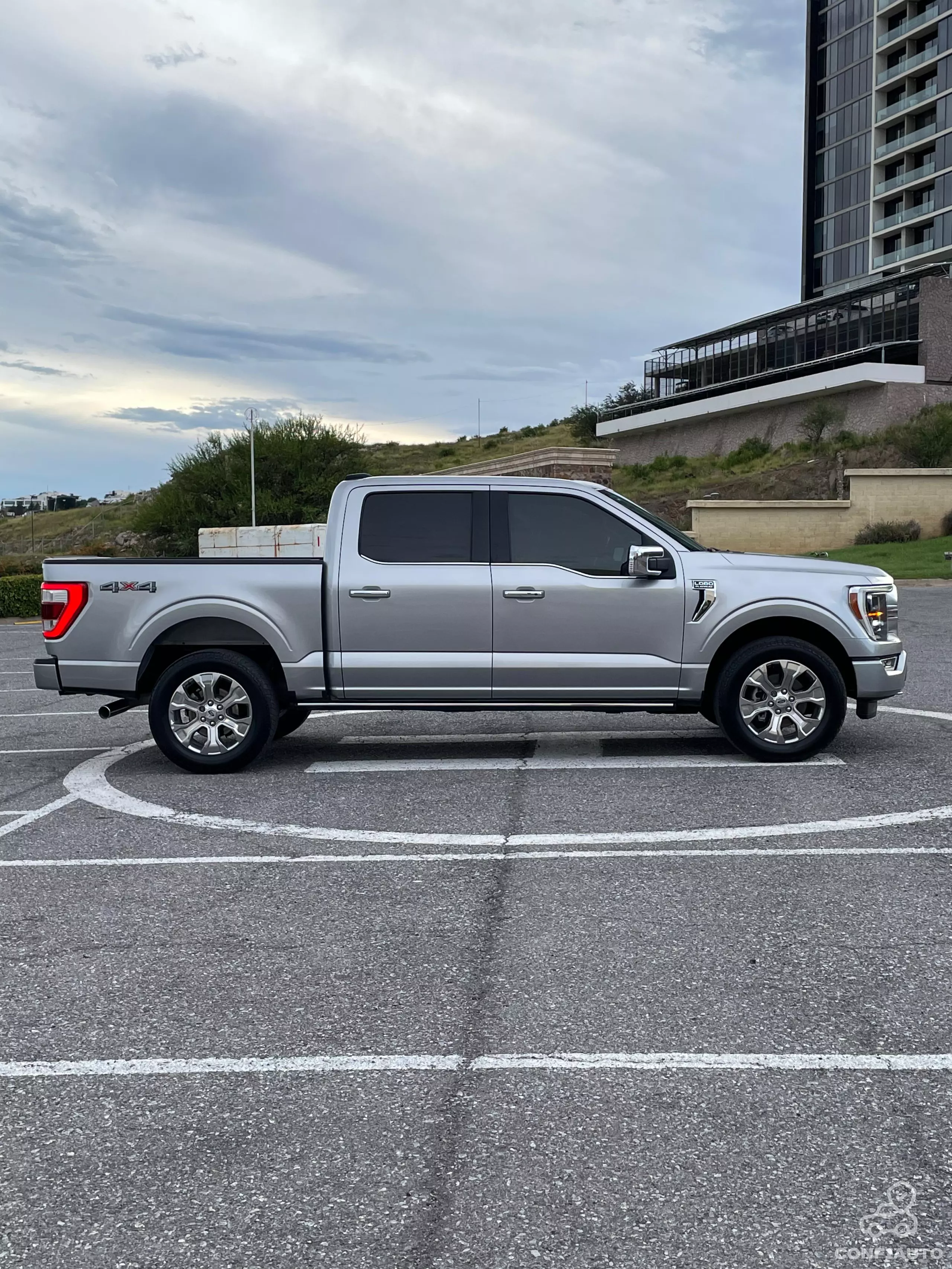 Ford Lobo Pick-Up