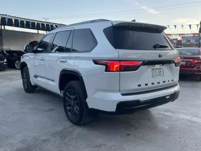 Toyota Sequoia VUD 2025