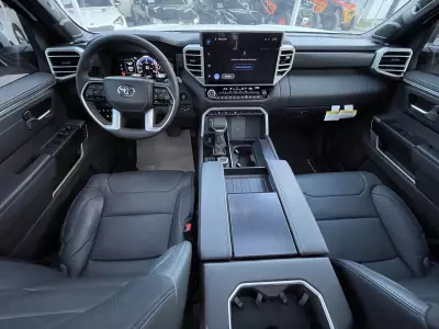 Toyota Sequoia VUD 2025