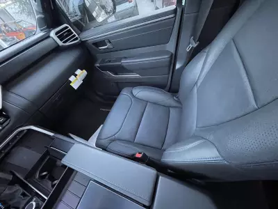 Toyota Sequoia VUD 2025