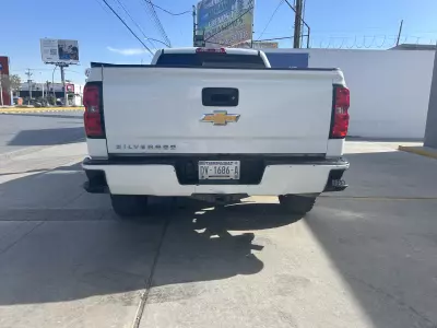 Chevrolet Silverado 2500 y Cheyenne Pick-Up 2017