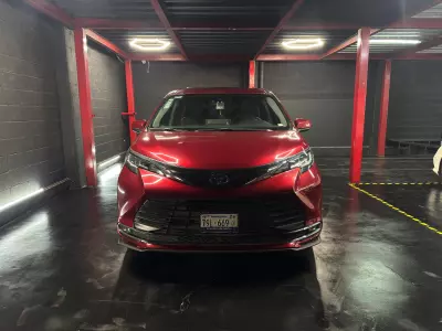 Toyota Sienna Minivan 2022
