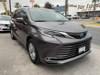 Toyota Sienna Minivan 2022