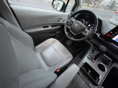 Toyota Sienna Minivan 2022