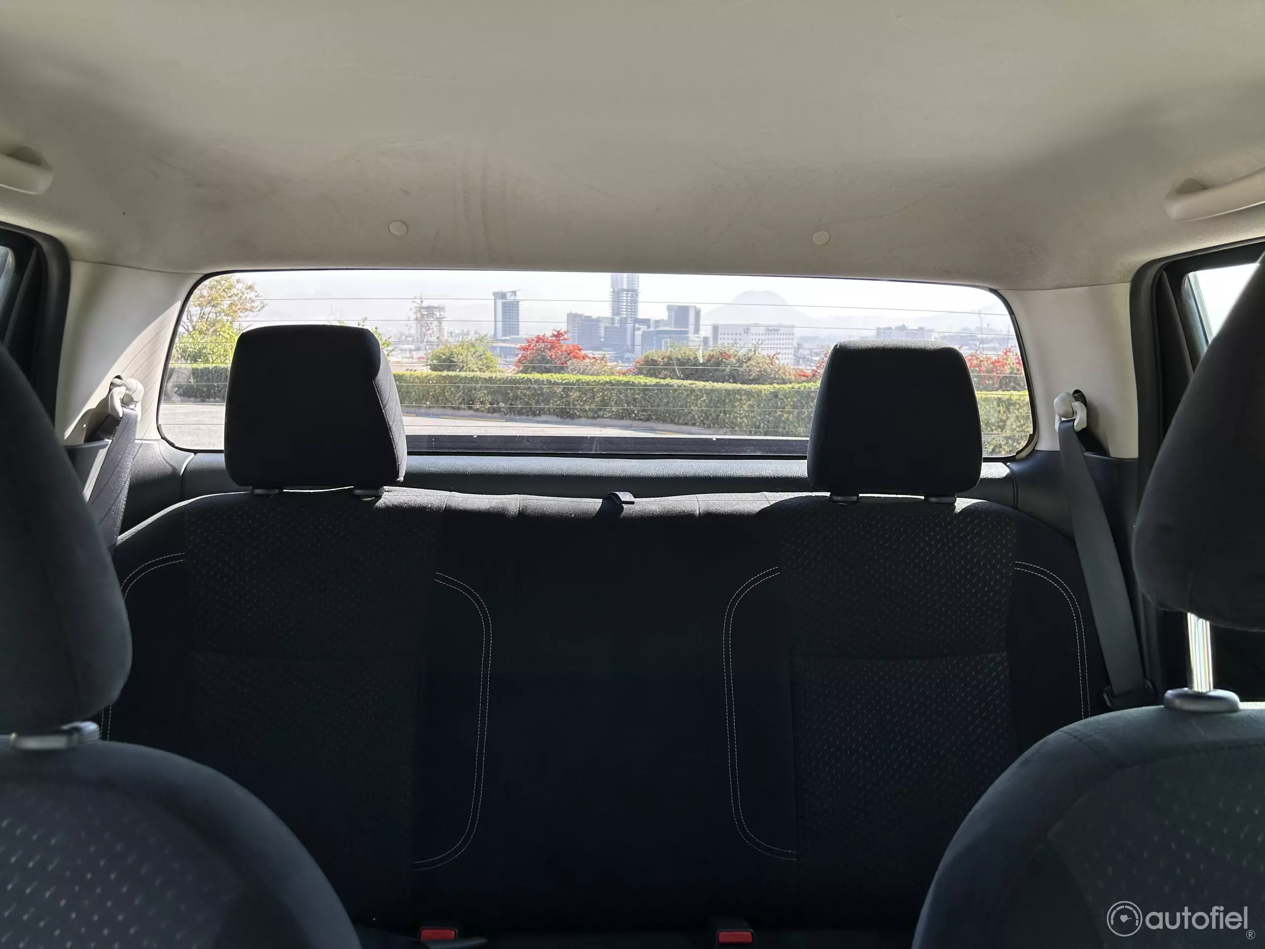 Nissan NP 300 Frontier Pick-Up