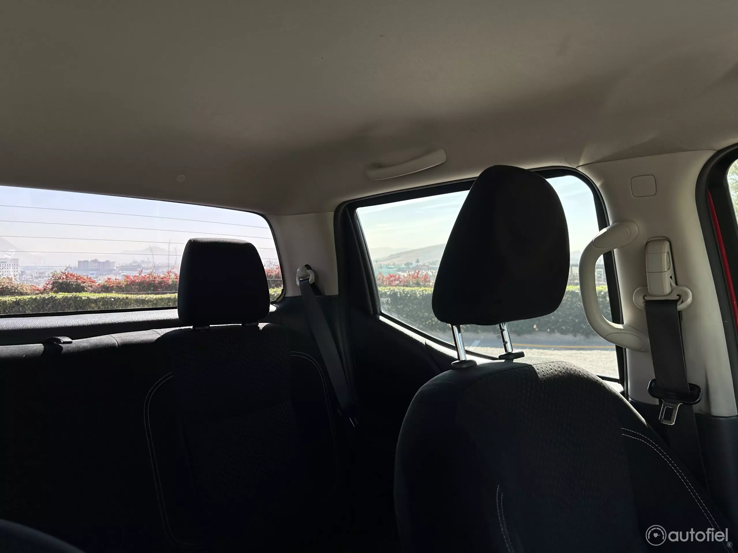 Nissan NP 300 Frontier Pick-Up