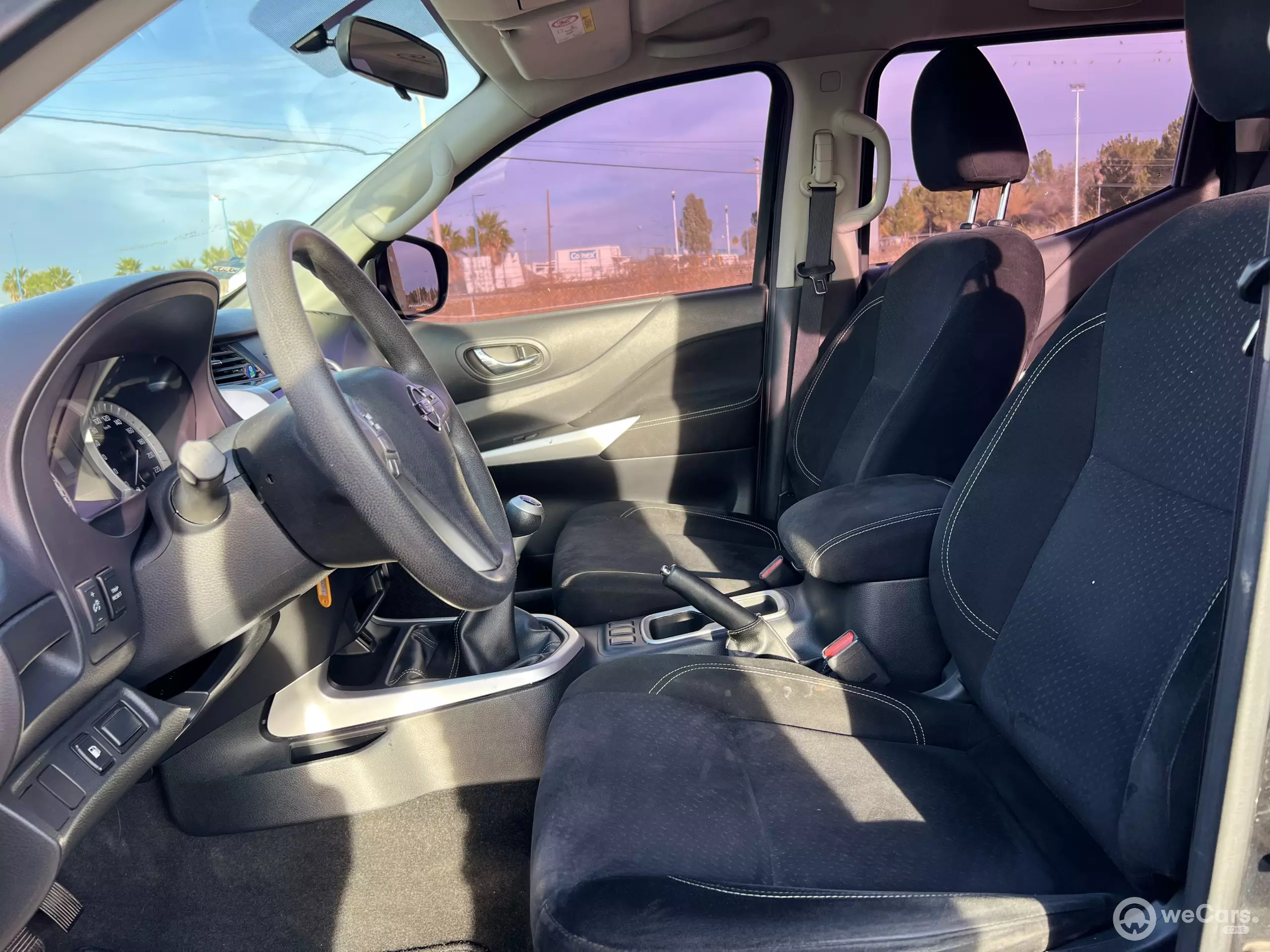 Nissan NP300 Frontier Pick-Up