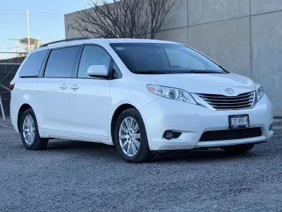 Toyota Sienna Minivan 2017