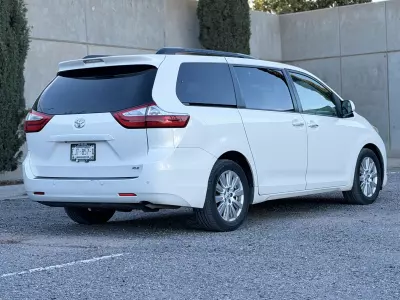 Toyota Sienna Minivan 2017