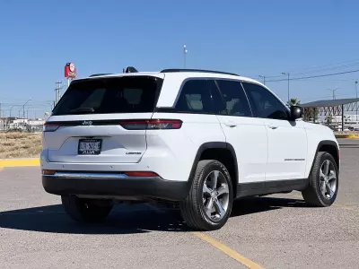 Jeep Grand Cherokee VUD 2023