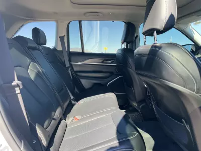 Jeep Grand Cherokee VUD 2023